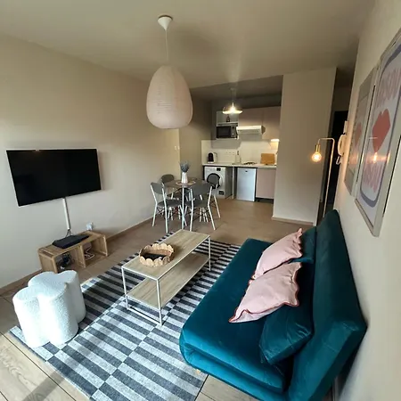 Avec Bacon Et Piscine Apartament Blaye